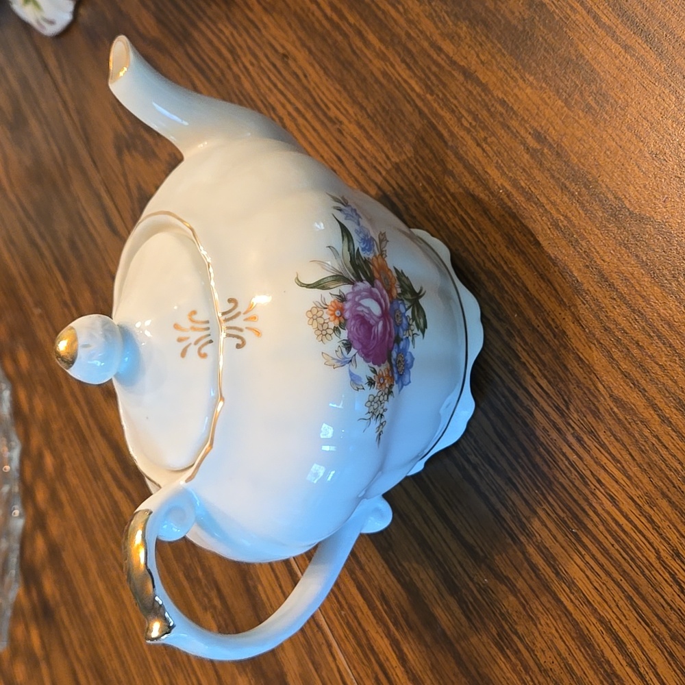 Beautiful Vintage Musical Pouring Floral Tea Pot With Gold Trim